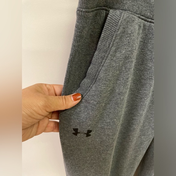 Under Armor Men’s loose fit joggers Size Medium, 2 side pockets, Gray - Picture 6 of 8